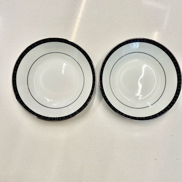 Set of 2 Noritake Peking 2229 White Geometric Black Trim Band China fruit bowls - Picture 1 of 5